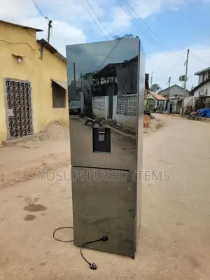 Hisense Friji // 300l //
