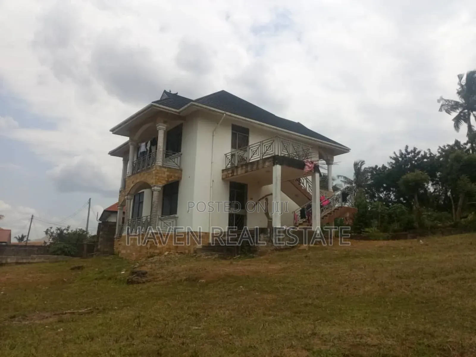 6bdrm House in Kinyerezi for sale