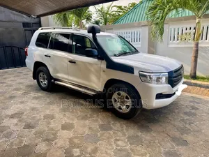 Toyota Land Cruiser 2010 White