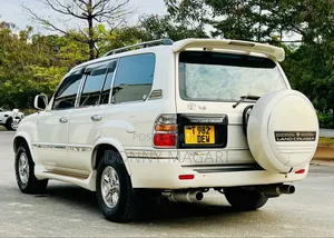 Toyota Land Cruiser 1999 White