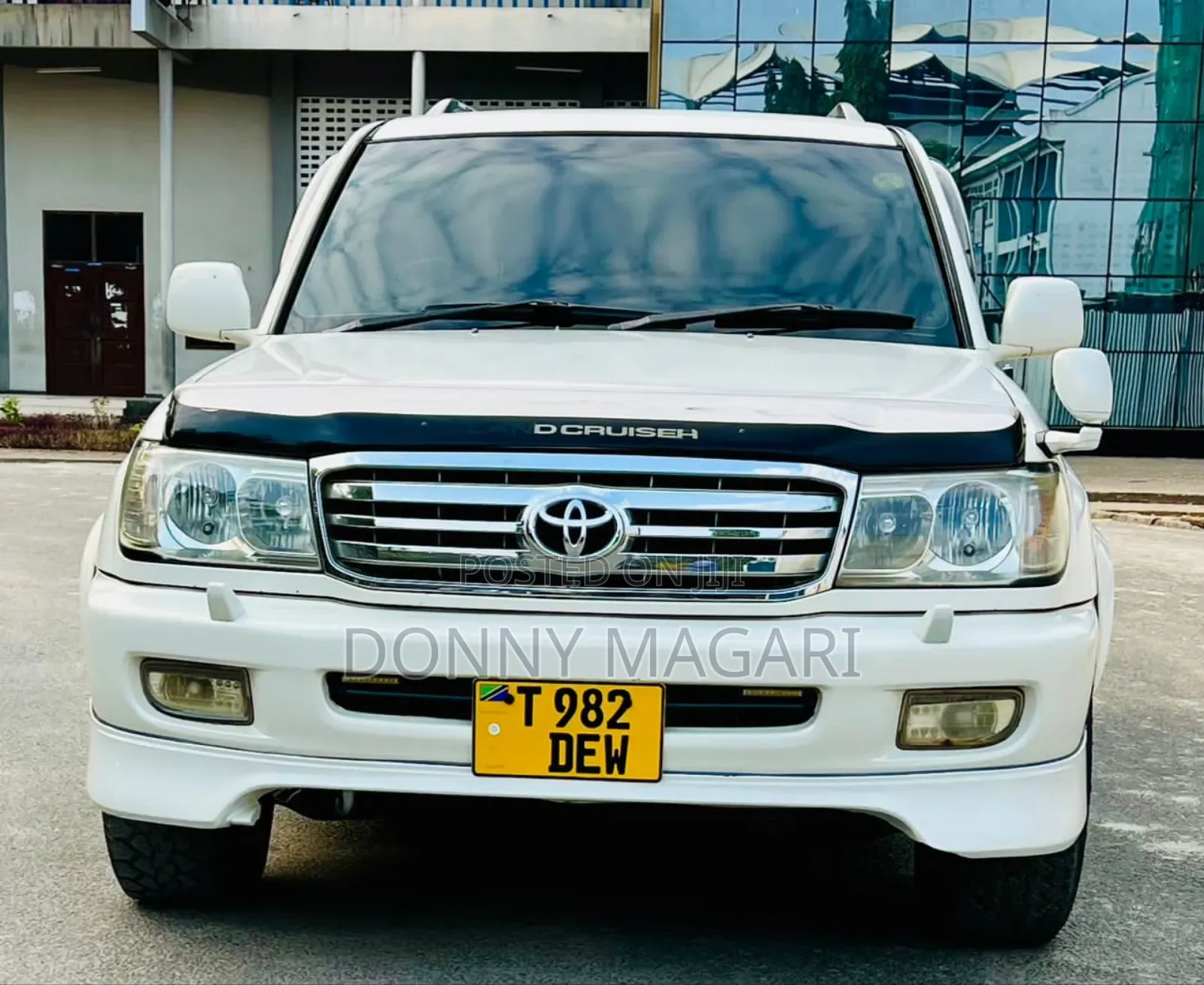 Toyota Land Cruiser 1999 White