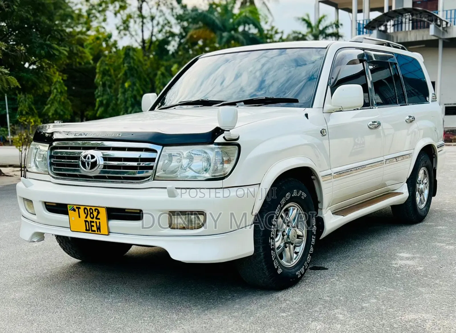 Toyota Land Cruiser 1999 White