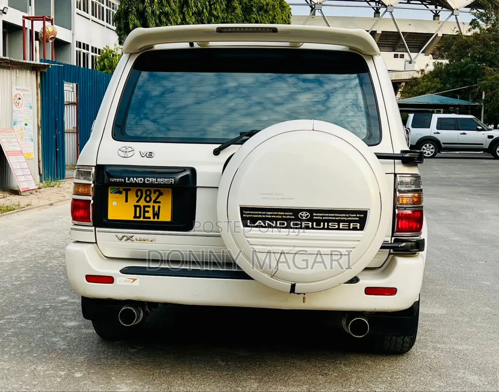 Toyota Land Cruiser 1999 White