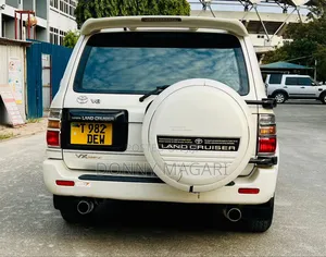 Toyota Land Cruiser 1999 White