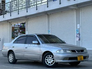 Toyota Carina 2000 Silver