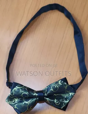 Medium Sized Bowtie New and Original for Men's and Women's