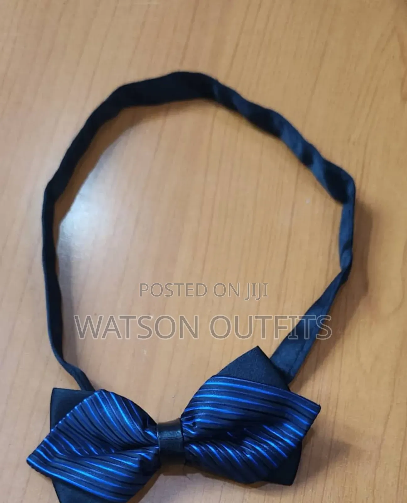 Medium Sized Bowtie New and Original for Men's and Women's