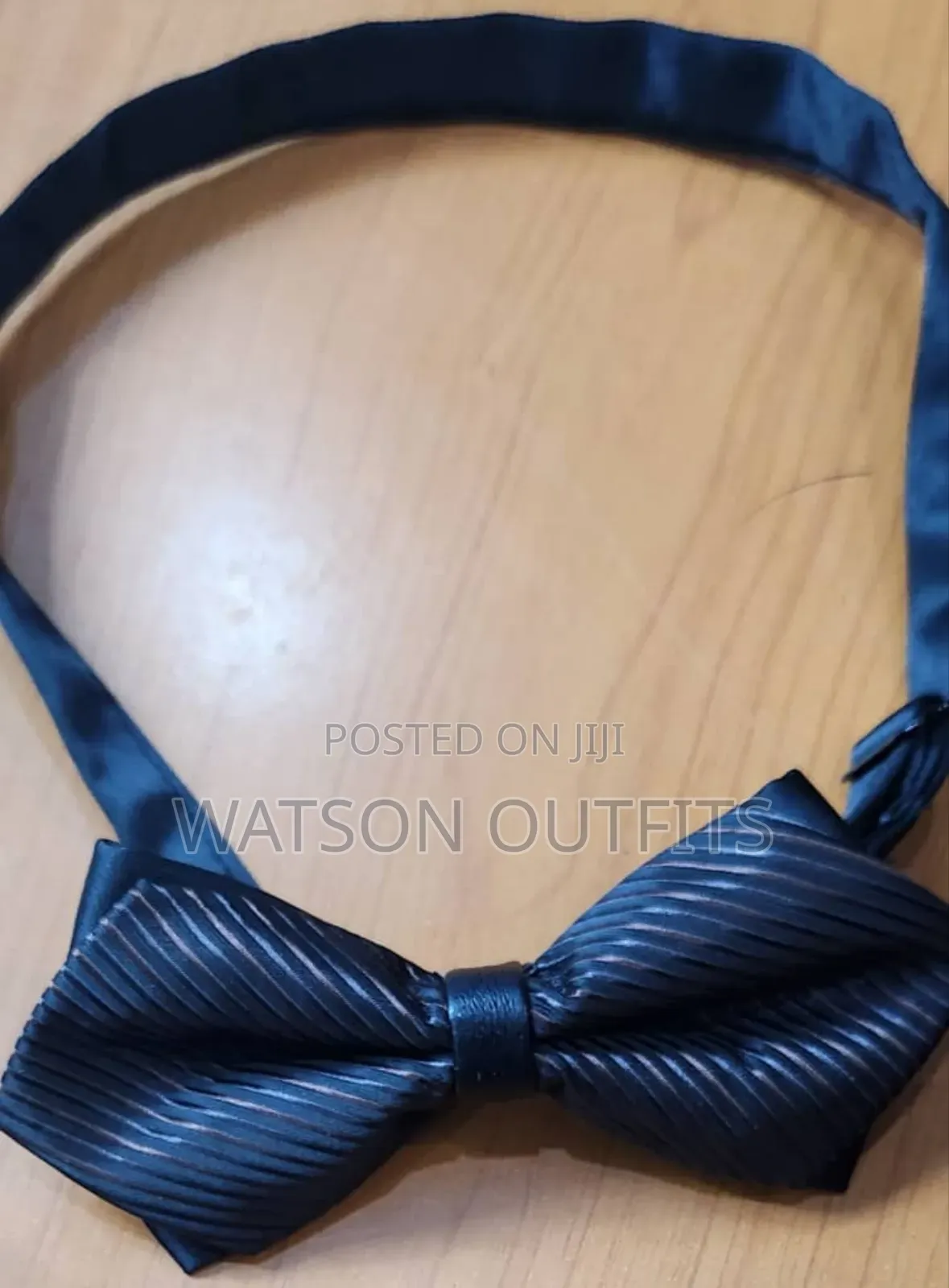 Medium Sized Bowtie New and Original for Men's and Women's