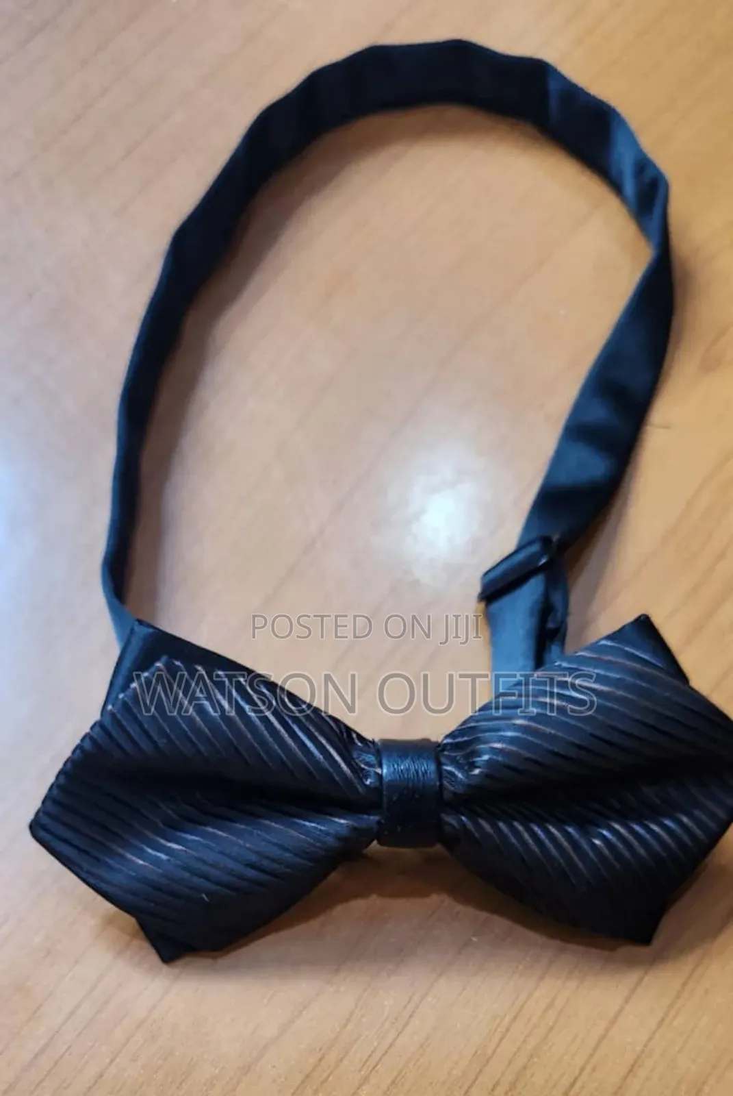 Medium Sized Bowtie New and Original for Men's and Women's