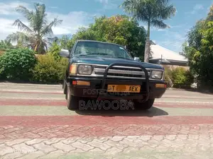 Toyota Hilux 1983 Blue