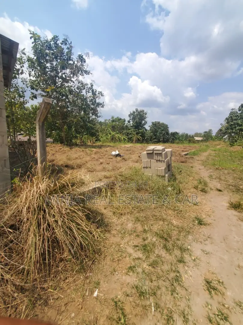 Kiwanja Kinauzwa Madale Mkoroshini