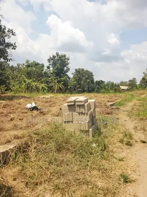 Kiwanja Kinauzwa Madale Mkoroshini