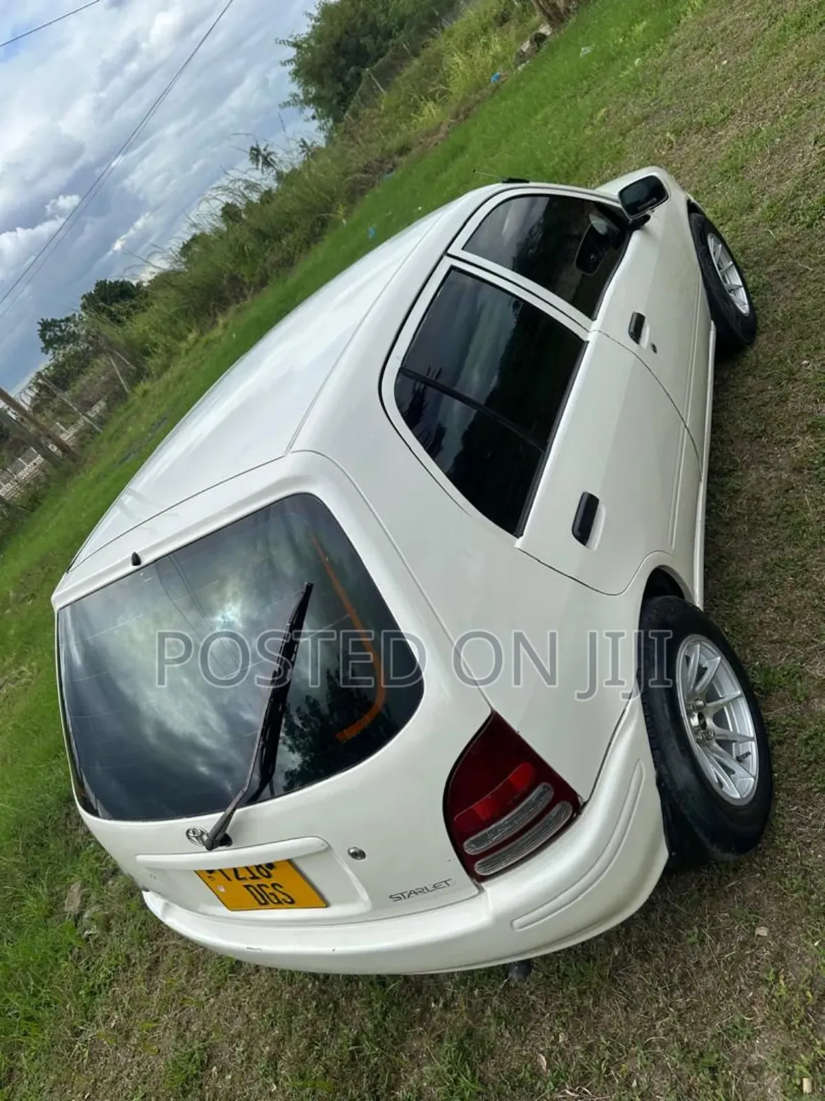 Toyota Starlet 2000 White