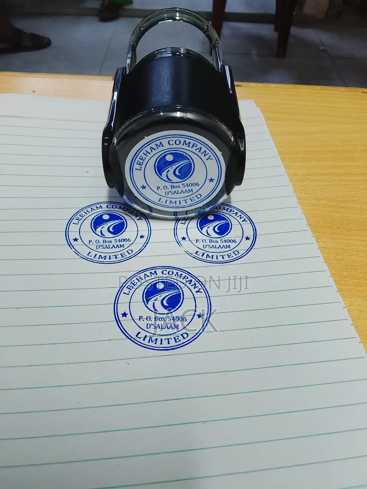 Muhuri Wa Round Na Logo