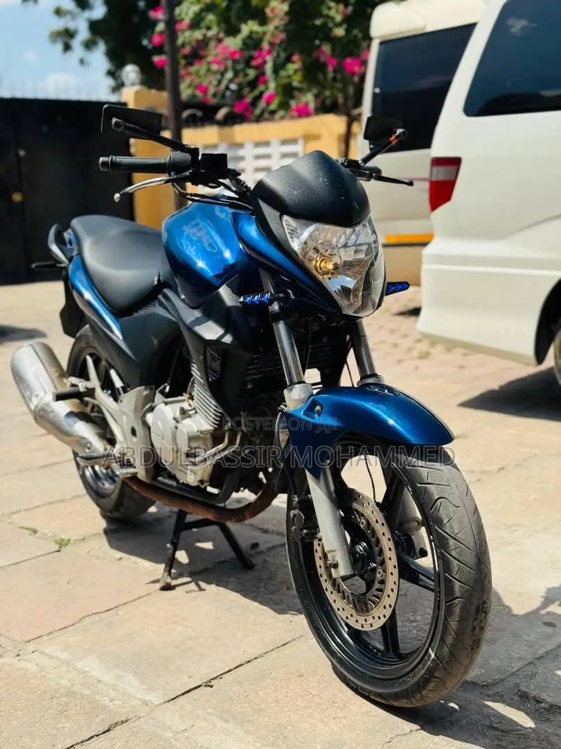 Honda CB 2016 Blue