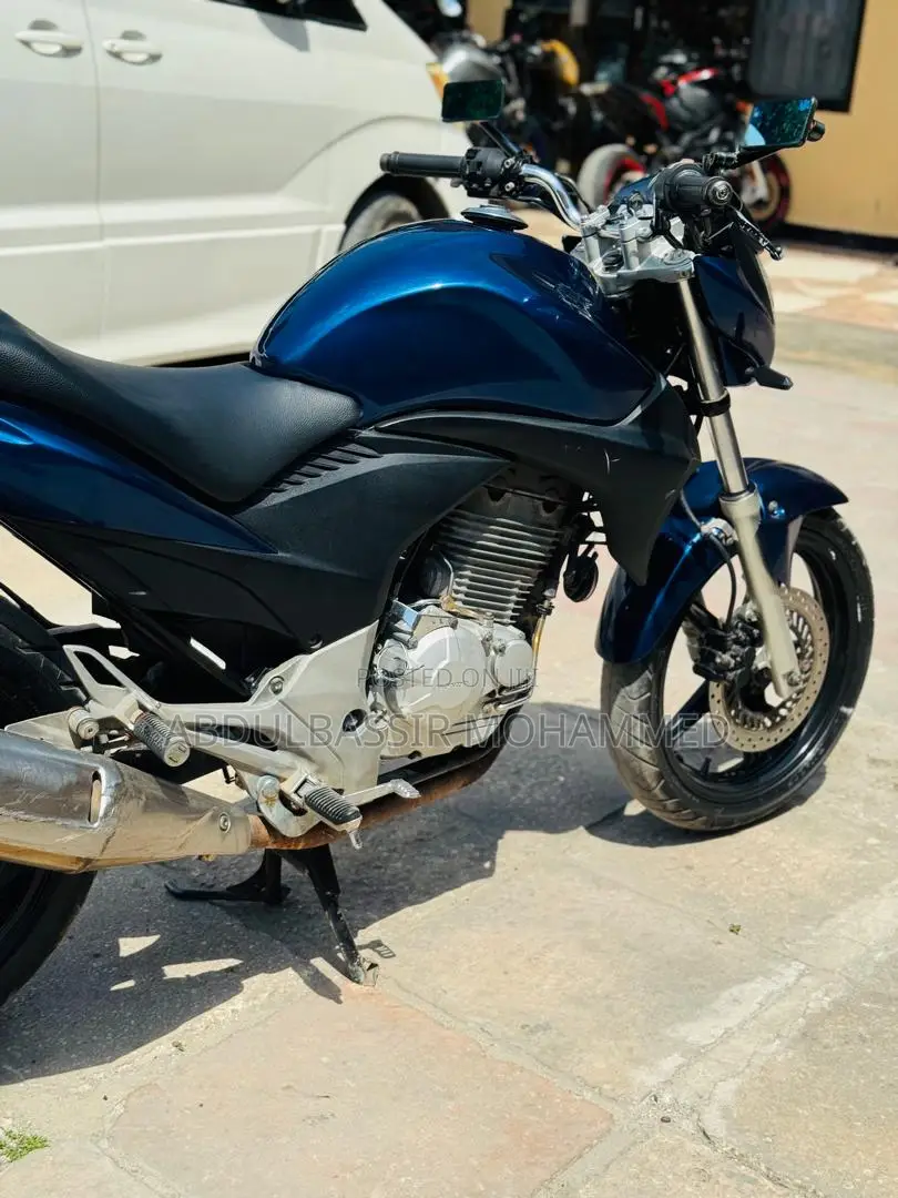 Honda CB 2016 Blue