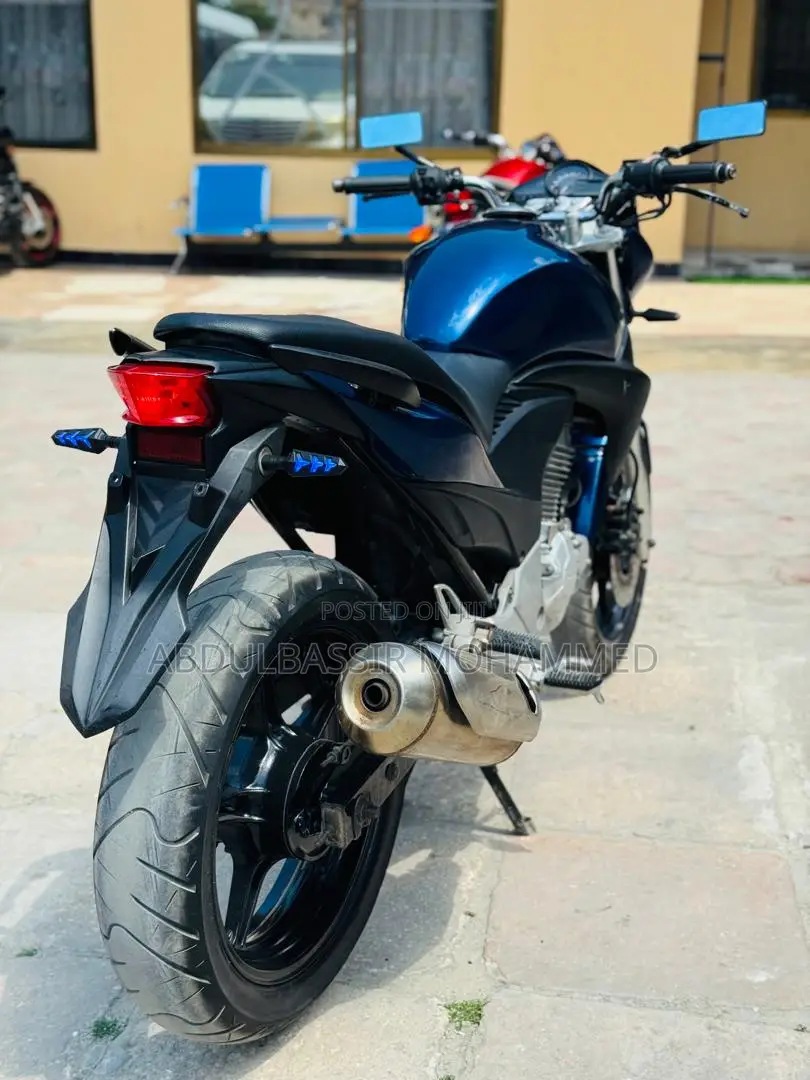 Honda CB 2016 Blue