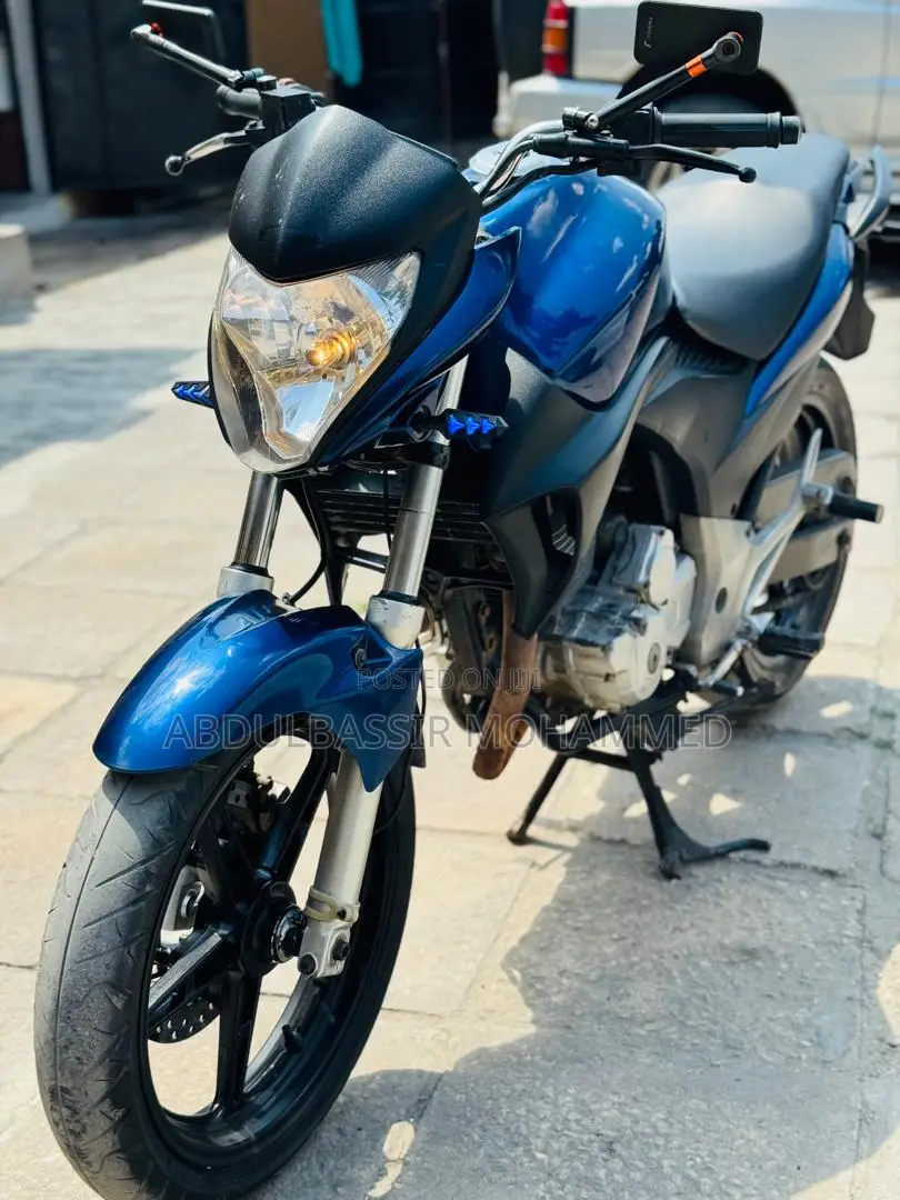 Honda CB 2016 Blue