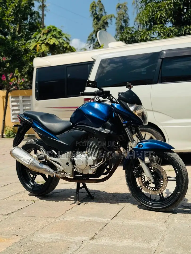 Honda CB 2016 Blue