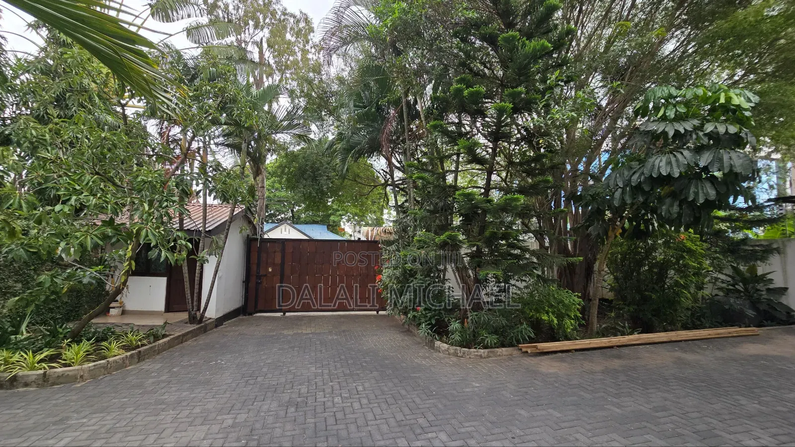 5bdrm House in Mikocheni for sale