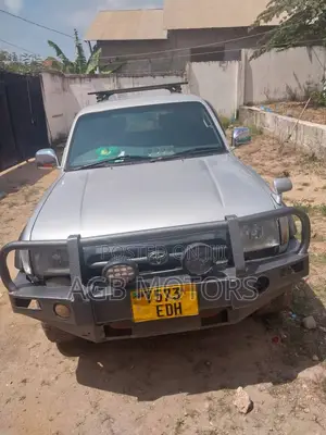 Toyota Hilux Surf 2000 Silver