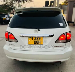 Toyota Harrier 2004 White
