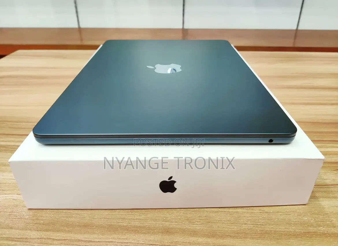 New Laptop Apple MacBook Air 2023 M2 8GB Apple M2 SSD 512GB