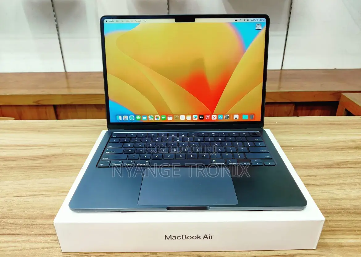 New Laptop Apple MacBook Air 2023 M2 8GB Apple M2 SSD 512GB
