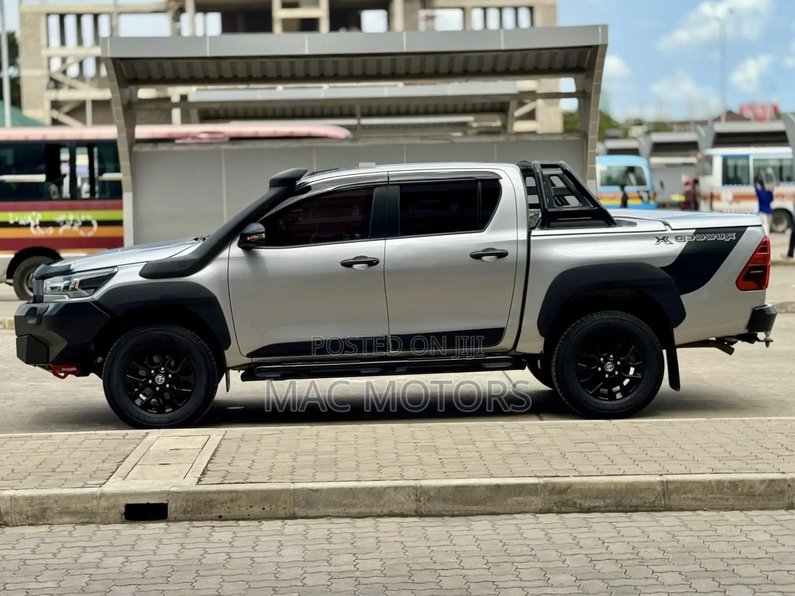 Toyota Hilux Revo Double Cab Deisel 2.8 AWD 2022 Silver