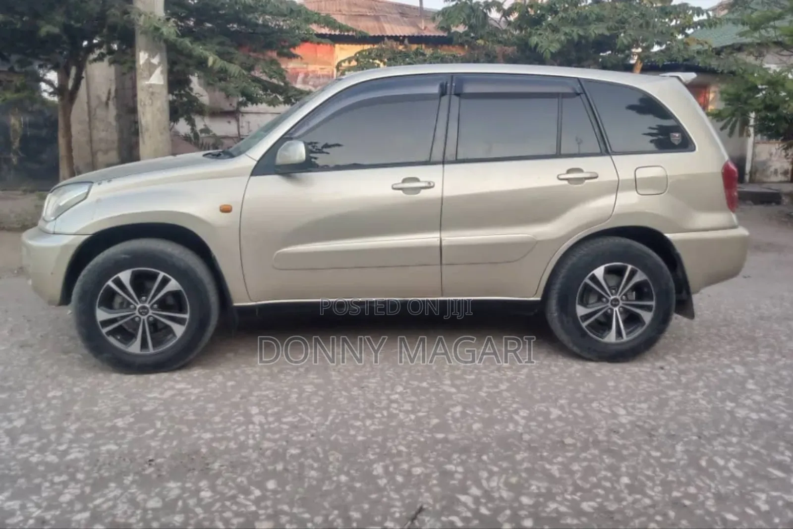 Toyota RAV4 2005 Gold