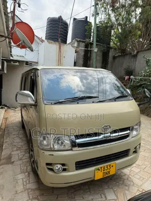 Toyota HiAce 2010 Beige