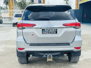 Toyota Fortuner 2.8 D RWD 2018 Silver