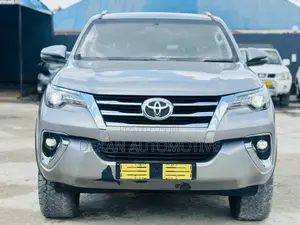 Toyota Fortuner 2.8 D RWD 2018 Silver