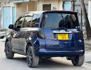 Toyota Ractis 2005 Blue