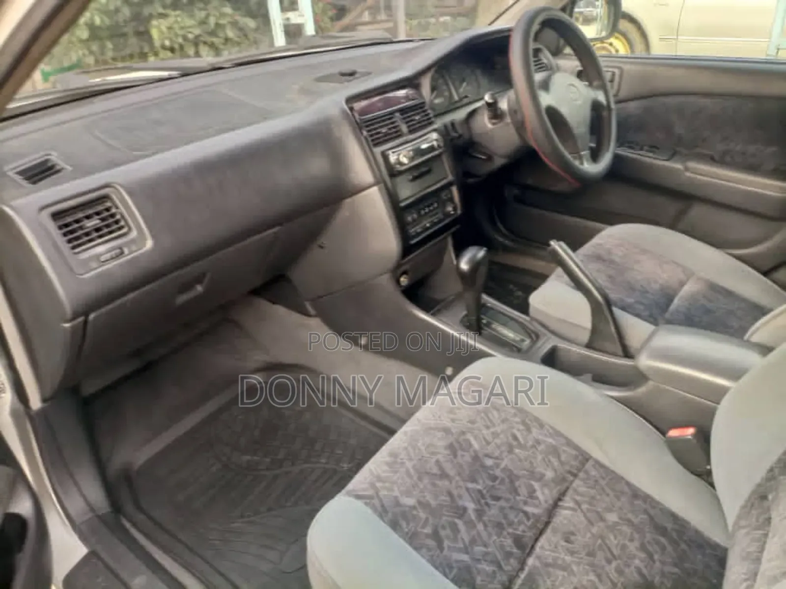 Toyota Carina 1.5 FWD Sedan 2000 Silver