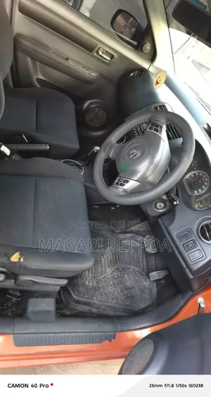 Suzuki Swift 2004 Red