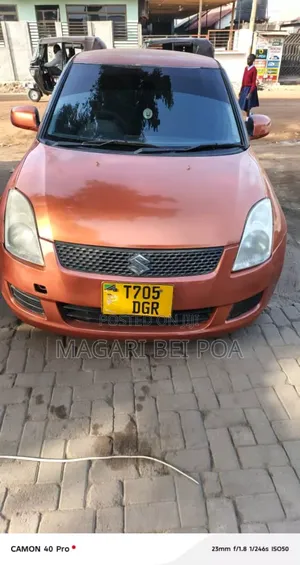 Suzuki Swift 2004 Red
