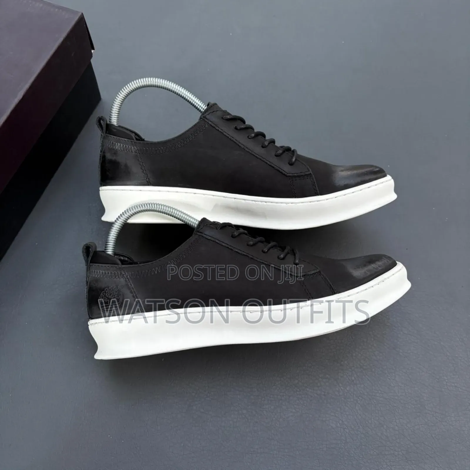 Men's Timberlands or Viatu Vya Low Cut Official Na Very Classic