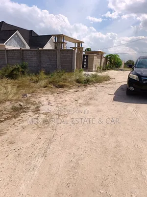 Kiwanja Kinauzwa Mabwepande Mji Mpya