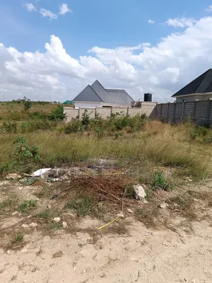 Kiwanja Kinauzwa Mabwepande Mji Mpya