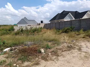 Kiwanja Kinauzwa Mabwepande Mji Mpya