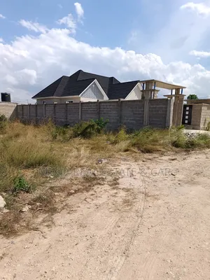 Kiwanja Kinauzwa Mabwepande Mji Mpya