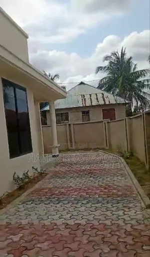 3bdrm House in Goba for sale