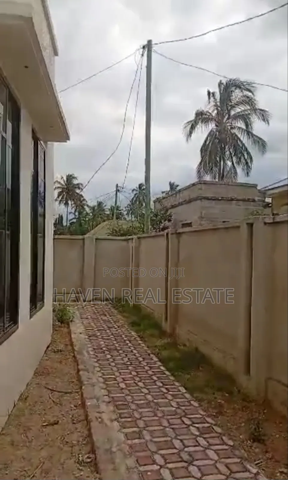 3bdrm House in Goba for sale