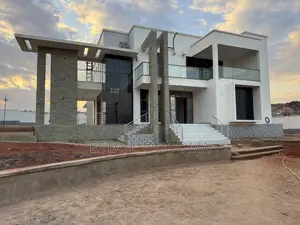 5bdrm Mansion in Iyumbu West for sale