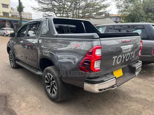 Toyota Hilux 2022 Gray