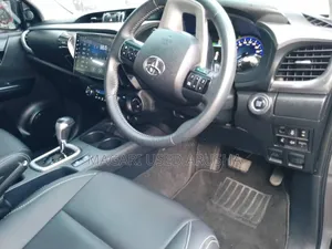 Toyota Hilux 2022 Gray