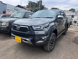 Toyota Hilux 2022 Gray