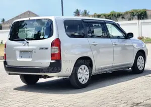 Toyota Succeed SV Premium 2014 Silver