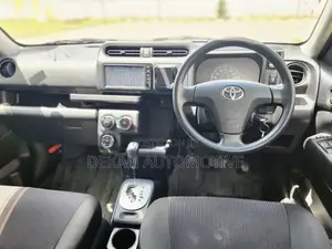 Toyota Succeed SV Premium 2014 Silver
